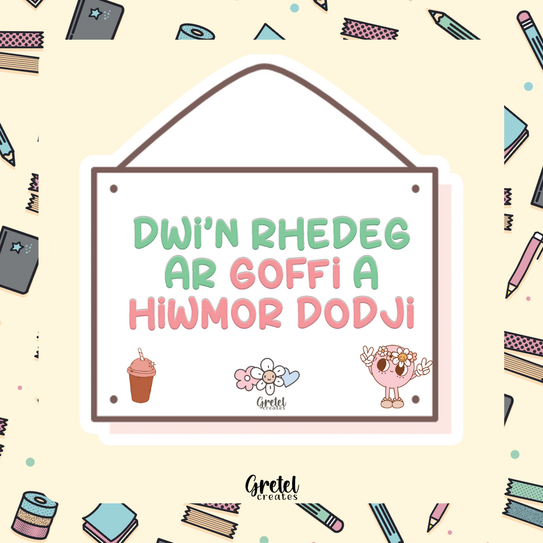 Dwi'n Rhedeg ar Goffi a Hiwmor Dodji - Sticer Cymraeg - Matte Decorative Vinyl Die Cut Sticker - Fully Waterproof