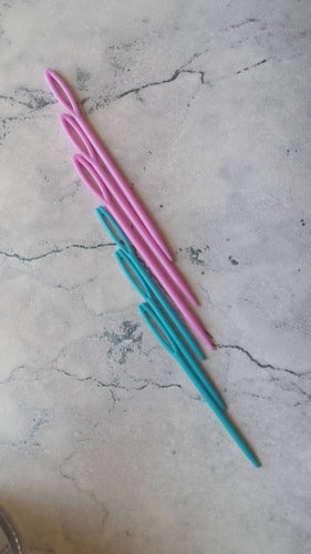 plastic yarn needles