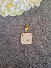 Load image into Gallery viewer, camera progress keeper for knitting and crochet, camera snag free stitch marker